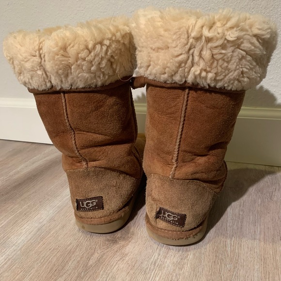 Tall tan UGG boots. Size 8. - Picture 3 of 6
